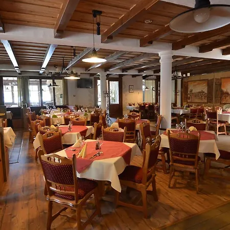 Piroska Csarda Es Panzio לינה וארוחת בוקר 3*