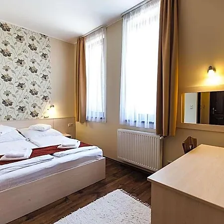 Piroska Csarda Es Panzio Bed & Breakfast 4*