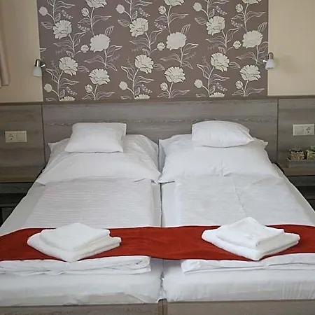 Piroska Csarda Es Panzio Bed & Breakfast Siofok
