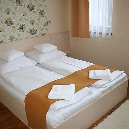 Bed & Breakfast Piroska Csarda Es Panzio Siofok