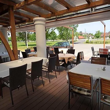 Piroska Csarda Es Panzio Bed & Breakfast Siofok