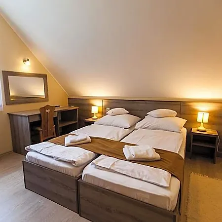 Piroska Csarda Es Panzio Bed & Breakfast 4*