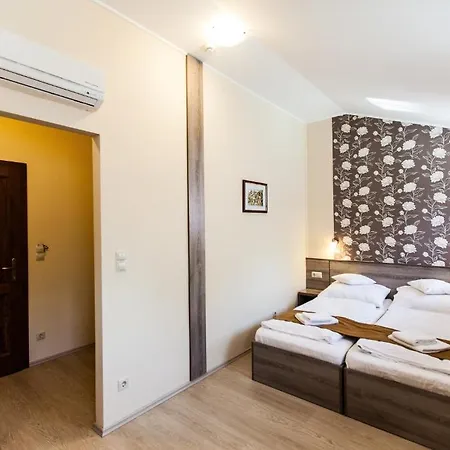 Bed & Breakfast Piroska Csarda Es Panzio Siofok