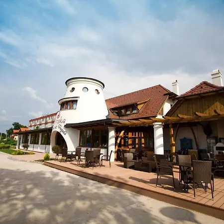 Piroska Csarda Es Panzio Bed and Breakfast