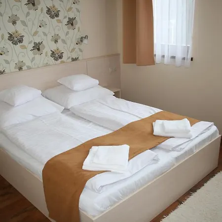 Piroska Csarda Es Panzio Bed & Breakfast 4*