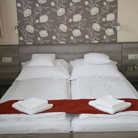 Bed & Breakfast Piroska Csarda Es Panzio Siofok