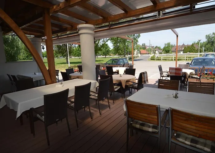 Piroska Csarda Es Panzio Bed & Breakfast 3*